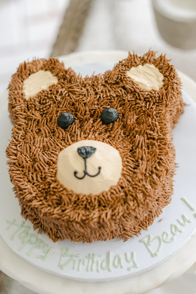 Bear cake details