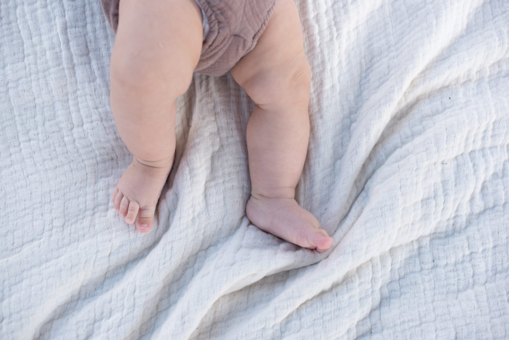 Feet details on blanket