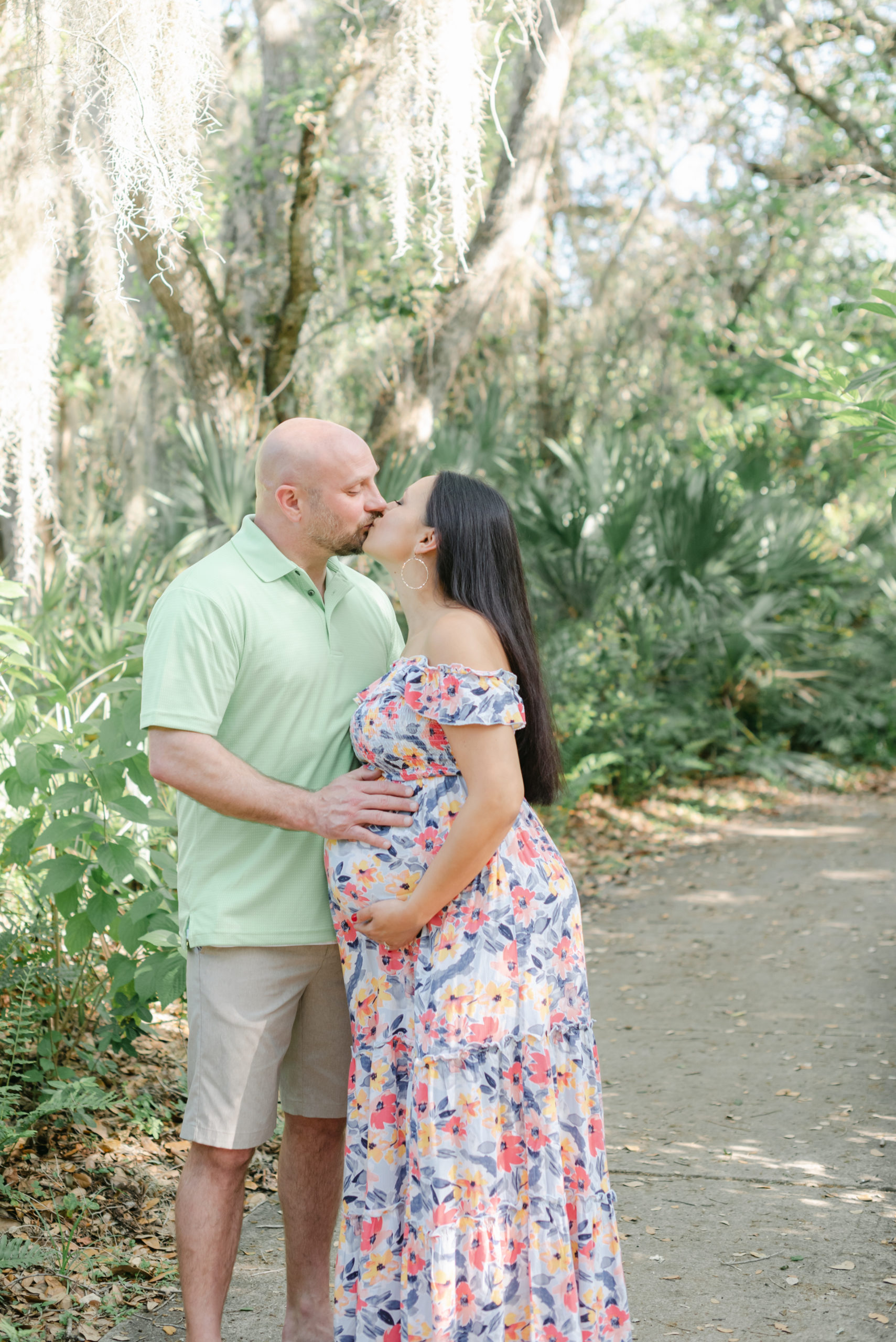 Mom and dad kissing